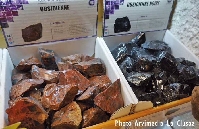 Le tétras vente de pierres naturelles Boutique cadeaux, grand choix de minéraux, pierres naturelles, géode, agate, améthyste, obsidienne noire..