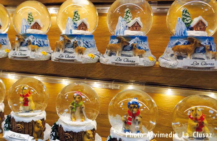 spéciale collector Collection de boules à neige La Clusaz magasin le tétras