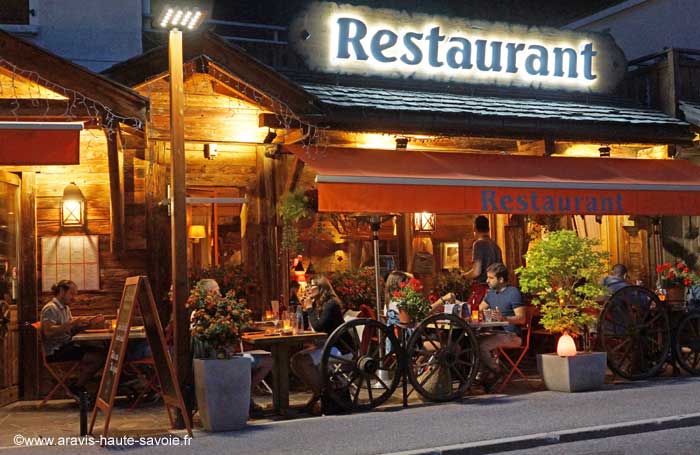Terrasse très agréable pour passer des soirées inoubliables. grande salle 120 couverts + terrasse ensoleillée Terrasse très agréable pour passer des soirées inoubliables.
