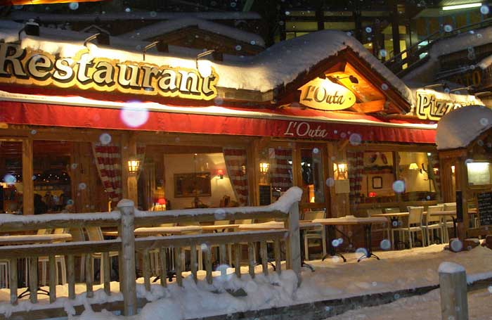 retrouvez vous dans l'un des plus beau restaurant de la clusaz l'outa spécialités savoyardes et pizza à emporter ou à déguster sur place