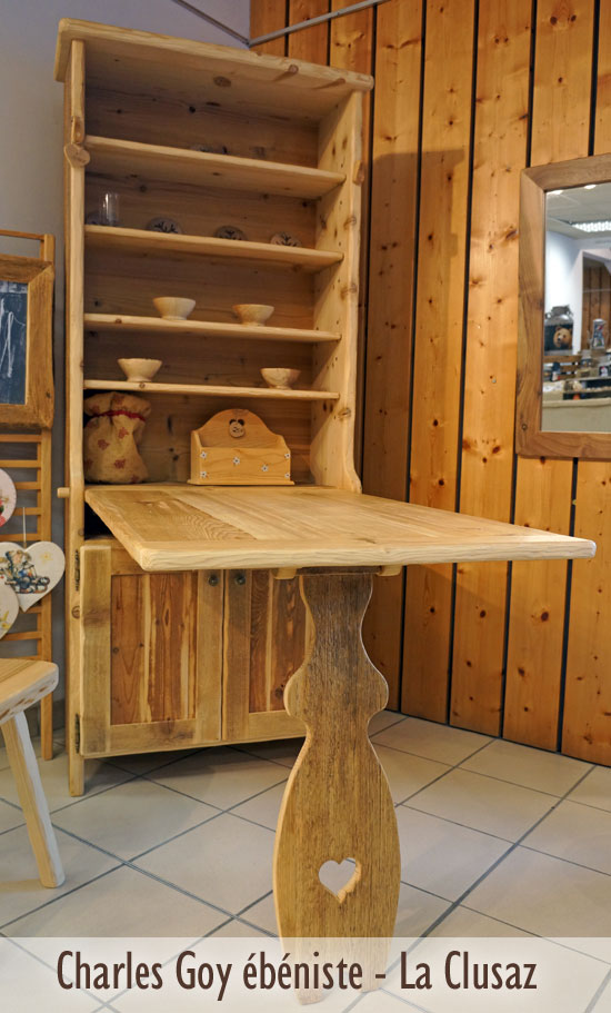 Table de berger meubles rustique de style savoyard de fabrication artisanale par charles goy ébéniste la clusaz photo arvimedia