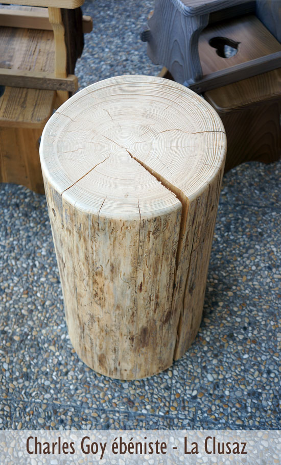 Tabouret bois brut poli sans vernis idéal pour mobilier de jardin. Pièce unique. photo arvimedia pour charles goy ébéniste