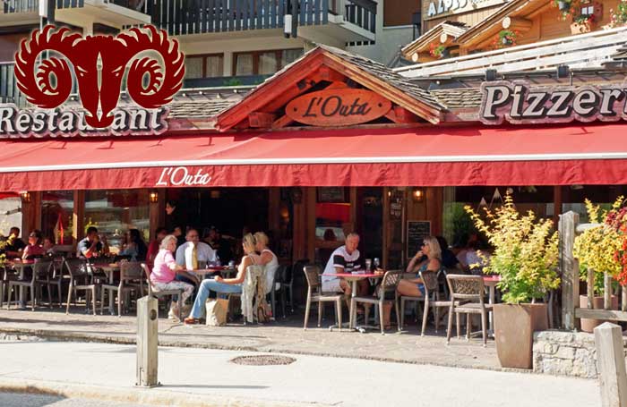 venez profiter de notre grande terrasse toujours ensoleillée et spacieuse, le restaurant est ouvert midi et soir toute l'année