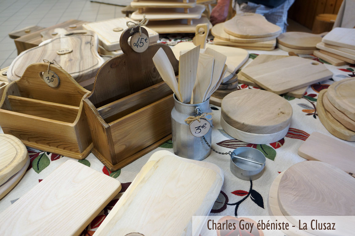Charles Goy fabrique une multitude d'objets de déco et objets utiles dans son atelier à La Clusaz. Vous pouvez le rencontrer sur place pour déco
